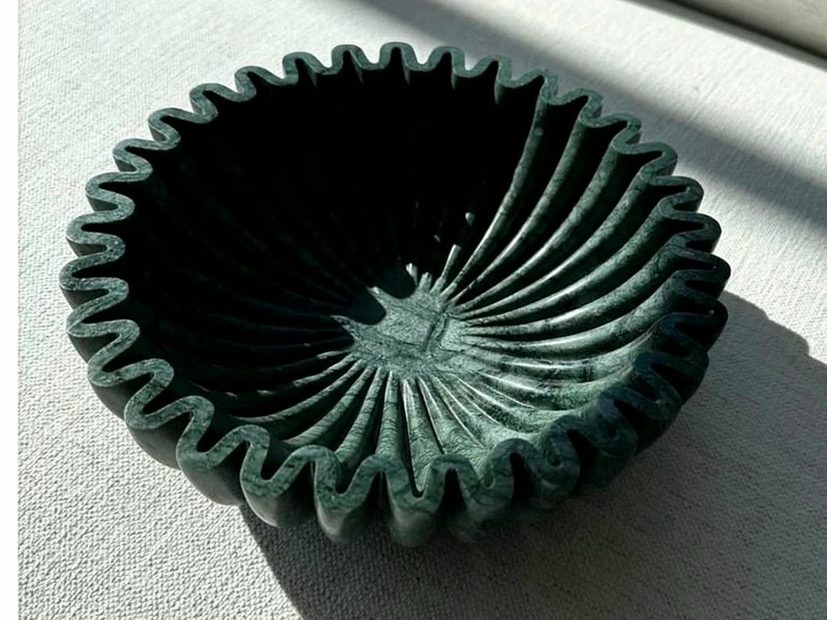 Green marble bowl with a hand-carved ruffled edge